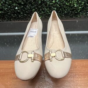 Elegant Aerosoles Loafers with Gold Accent